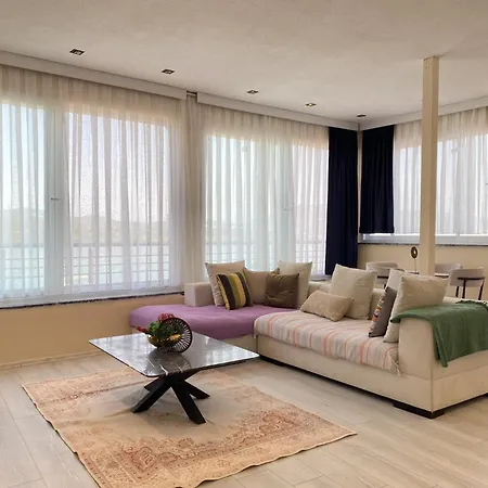 Stylish 2br Lagoon Views *