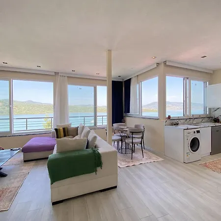 Stylish 2br Lagoon Views