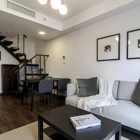 Stylish 2br Lagoon Views 아파트 *